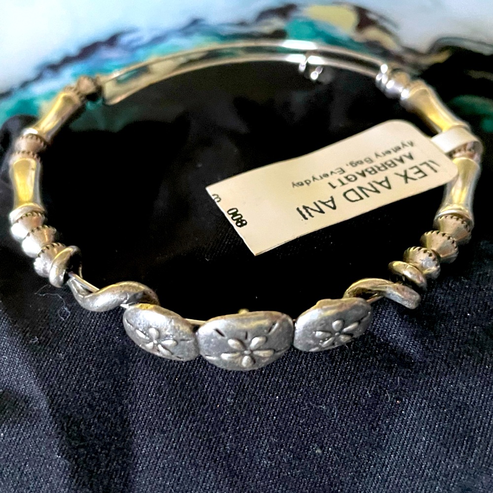 NWT Alex and Ani Sand Dollar Bracelet (rare find)